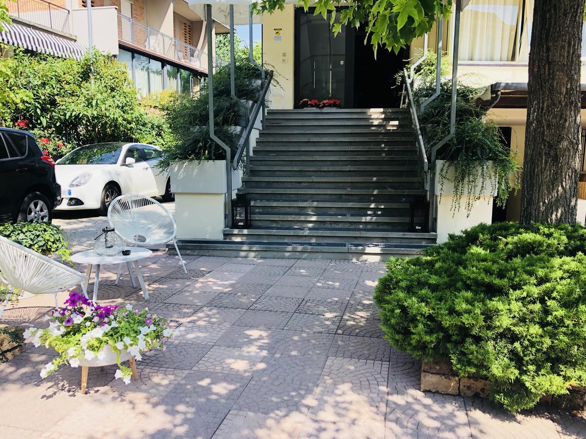 Hotel Aplo - Breakfast Experience Τσέρβια Εξωτερικό φωτογραφία